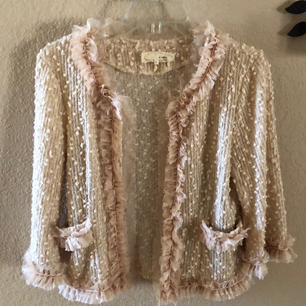 NWOT large but fits more like a medium. Pockets